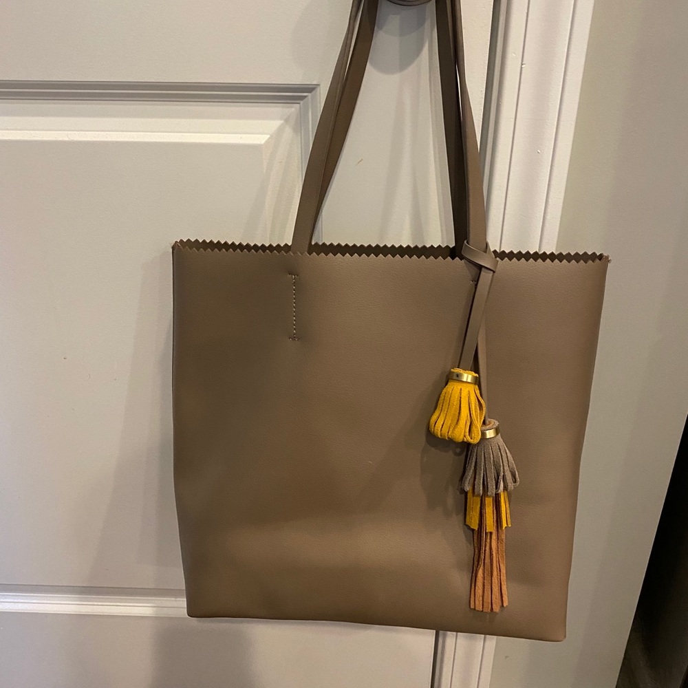 Bevellla Tote From Last Season!!
